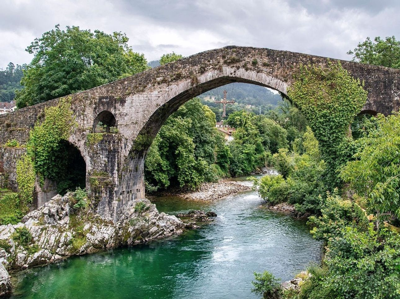 Dört mevsimde aynı dar mermer kesim yolu